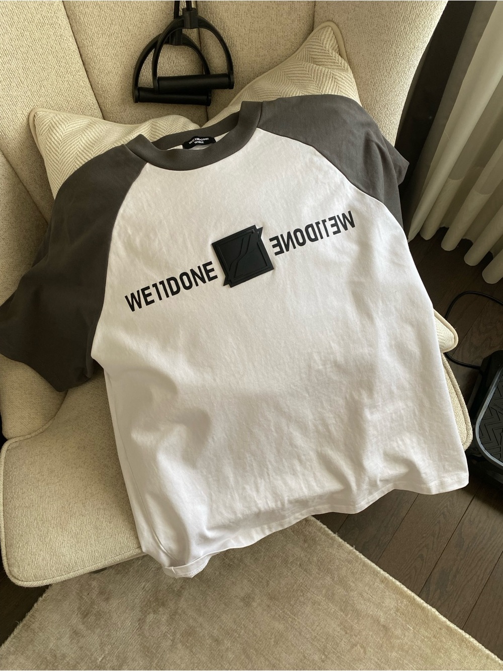 WE11DONE Two-Tone Raglan Logo Tee in White & Charcoal
